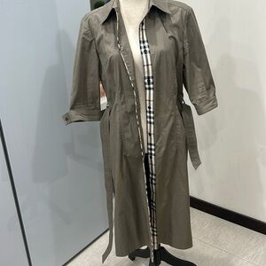 Burberry dress with button